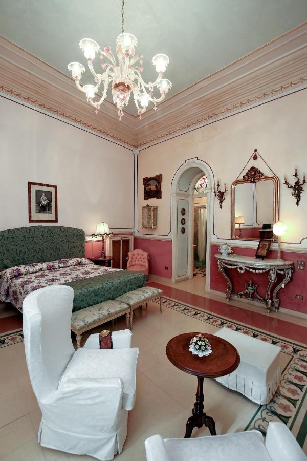 Flora House Bed & Breakfast 2*