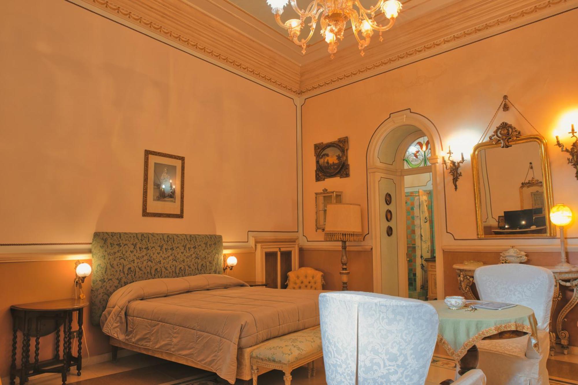 Flora House Bed & Breakfast 2*